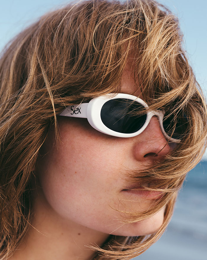 英国品牌Christopher Kane和Le Specs联名太阳眼镜亮相图片1